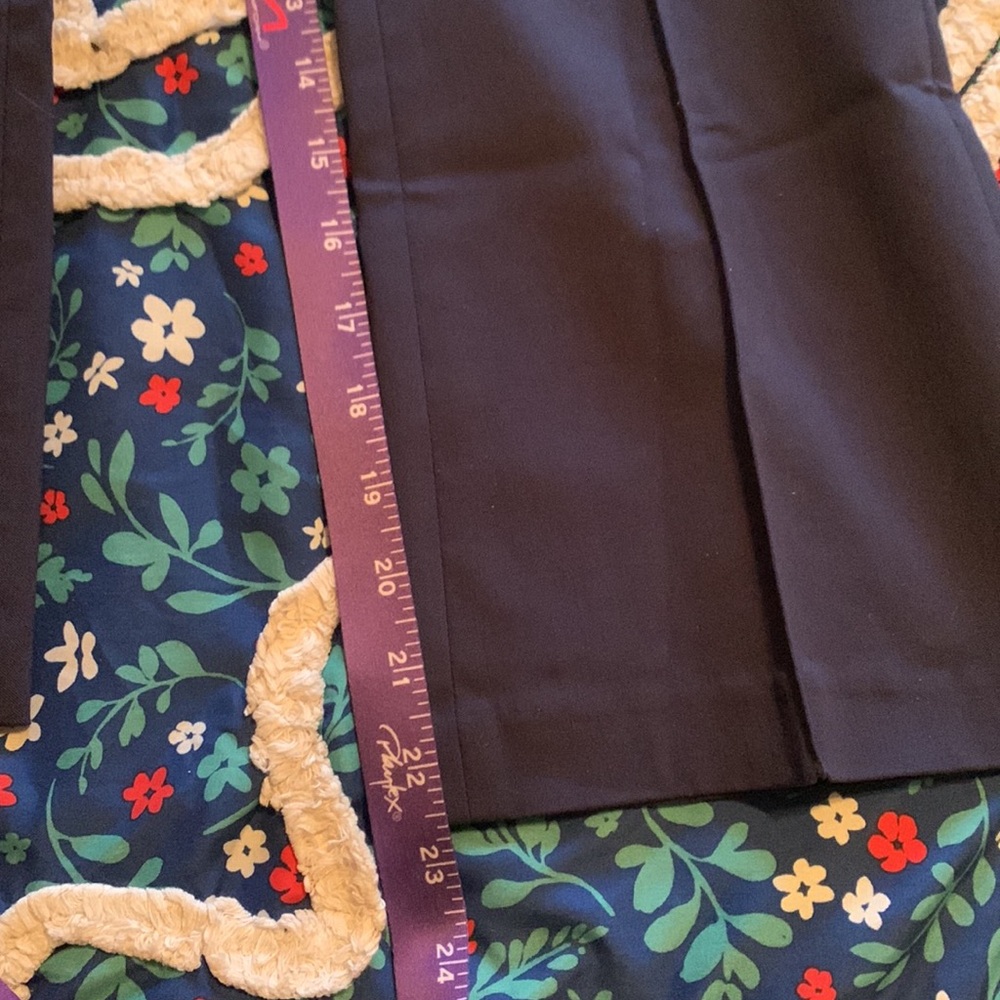Michael Kors Capri Pants - Picture 5 of 6